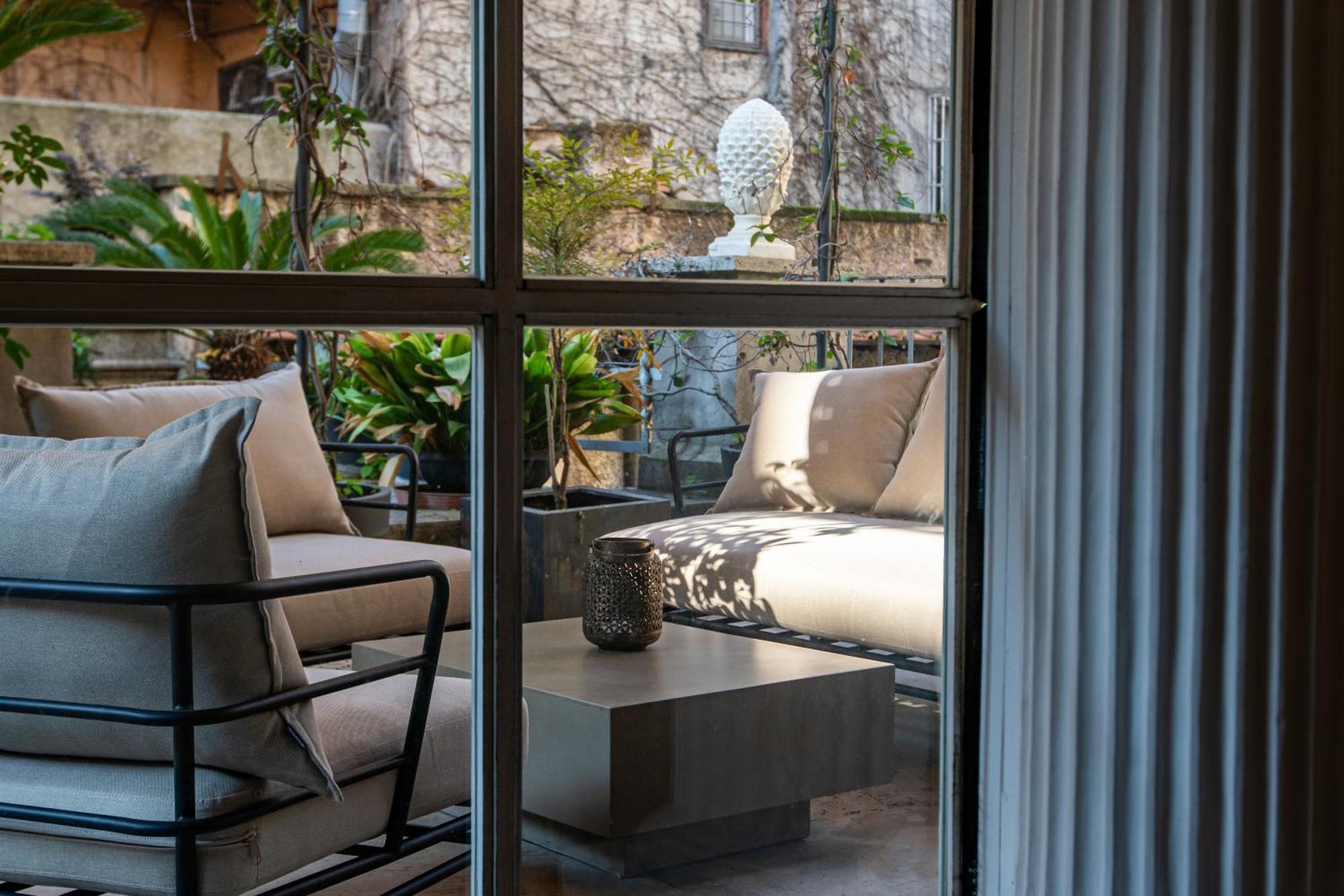 Historical Palace With Large Terrace Apartment
