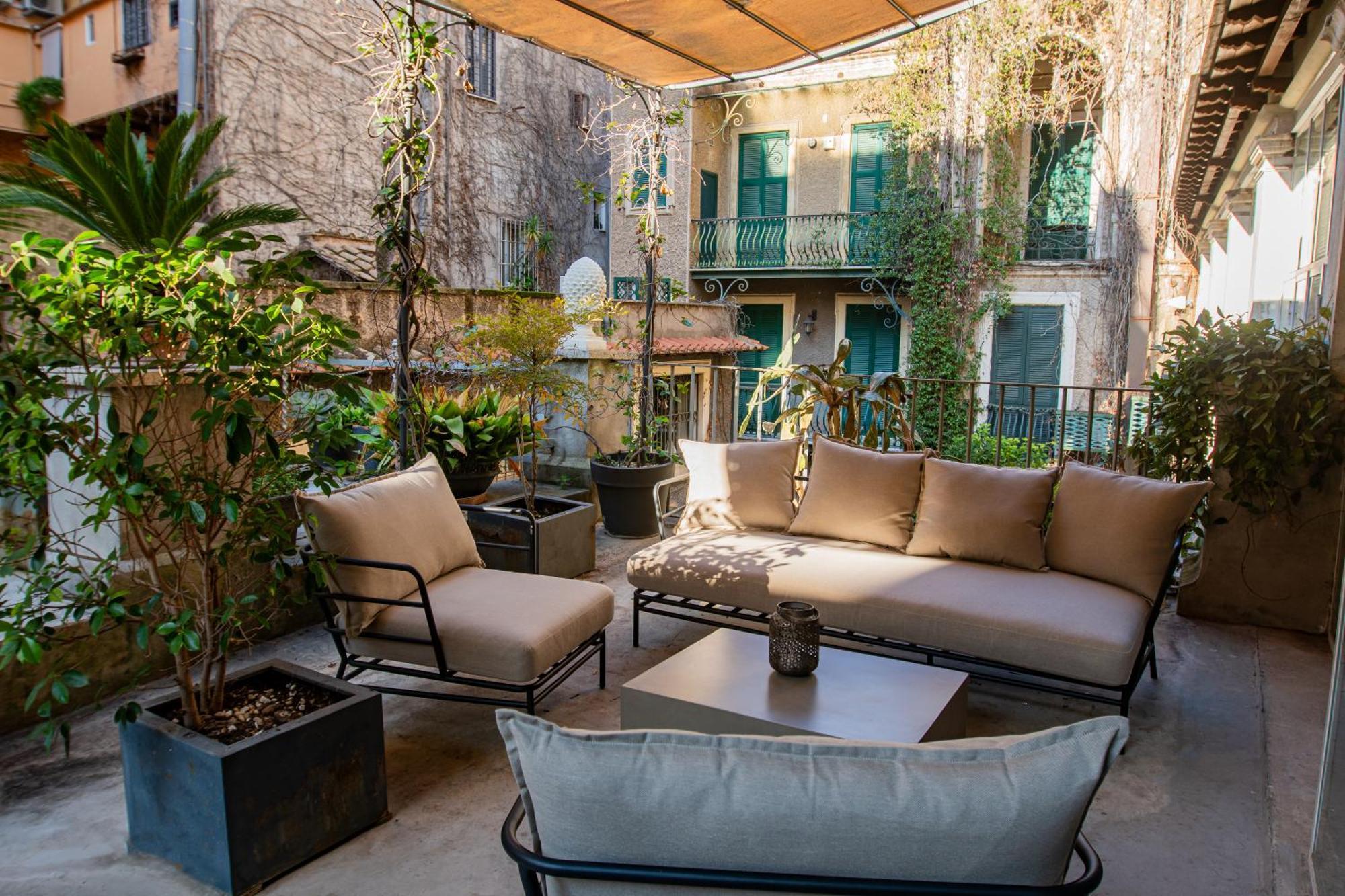 Historical Palace With Large Terrace Apartment Rom