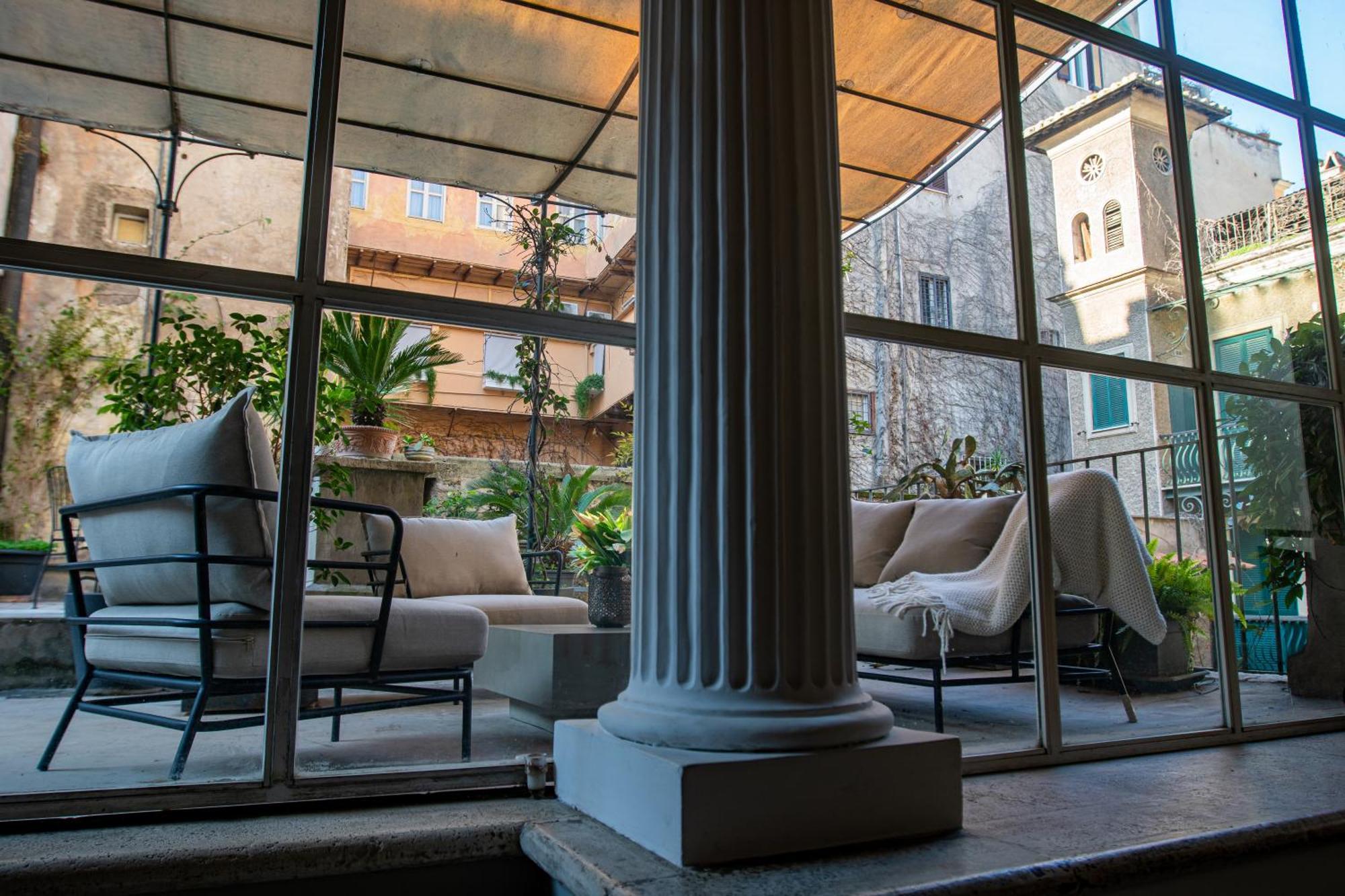 Historical Palace With Large Terrace Rom