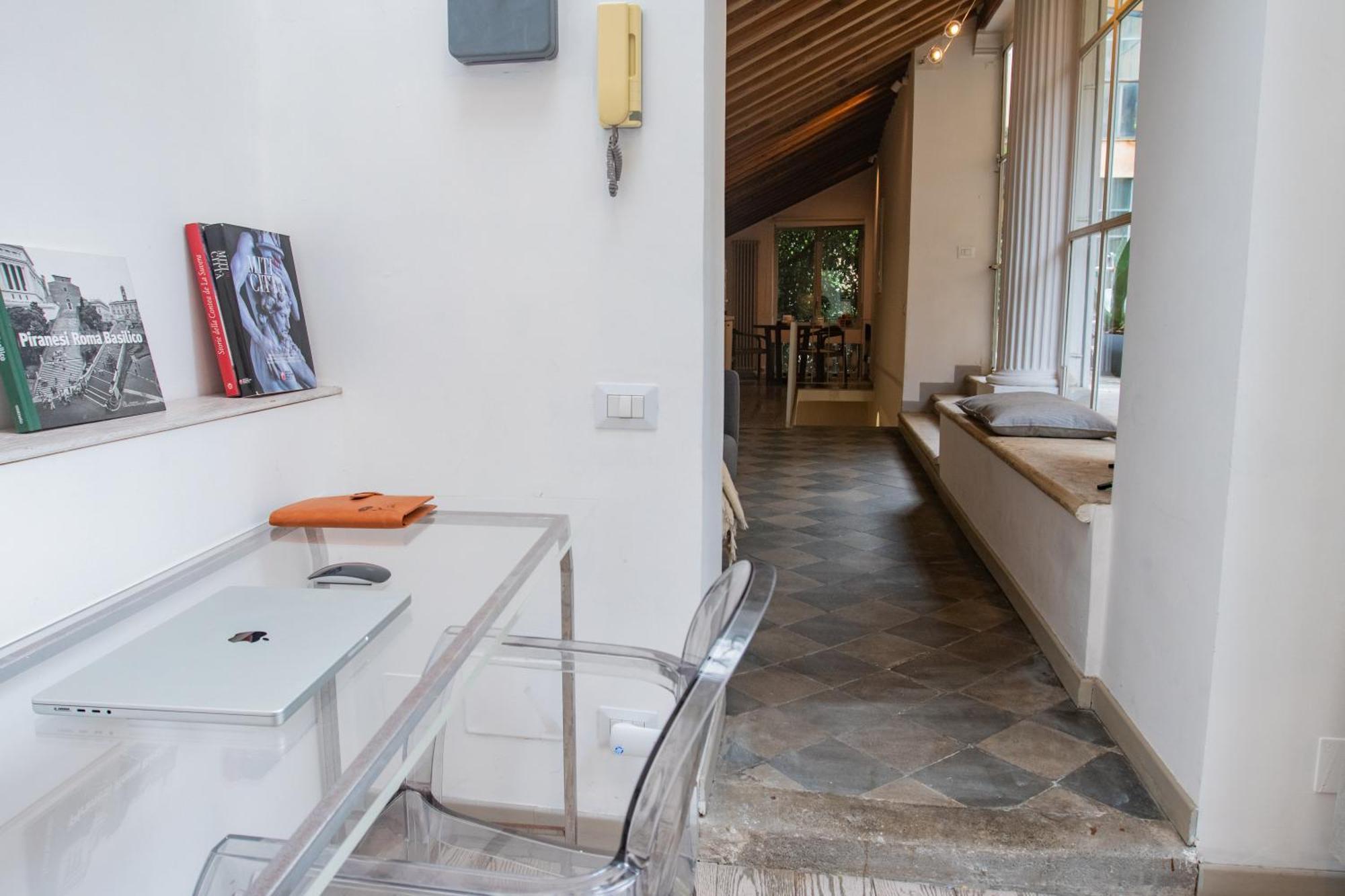 Historical Palace With Large Terrace Apartment Rom
